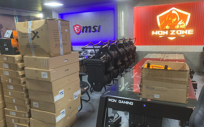 các bước lắp đặt linh kiện và máy móc cho phòng game