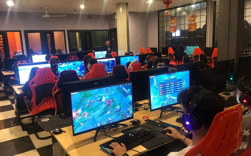 các bước lắp đặt linh kiện và máy móc cho phòng game